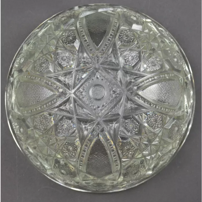 Clear Cut Glass Shield Pattern Scalloped Fruit Bowl - 8" Wide