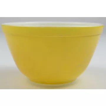 Pyrex Yellow ( Bright Yellow ) Pattern 1.5 Pint Mixing Bowl - No 401
