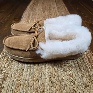 Dearfoams Women's Shearling Moccasin Slippers Shearling Fur Casing Chestnut sz 9
